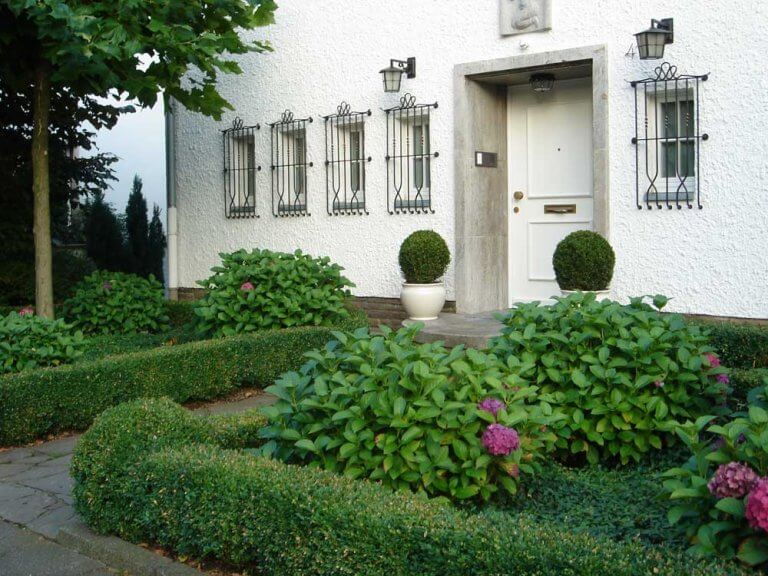 Modern front garden entrance