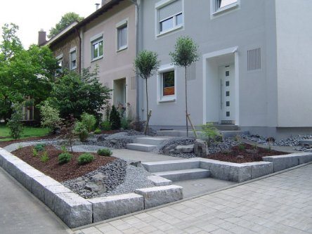 contemporary front gardens design