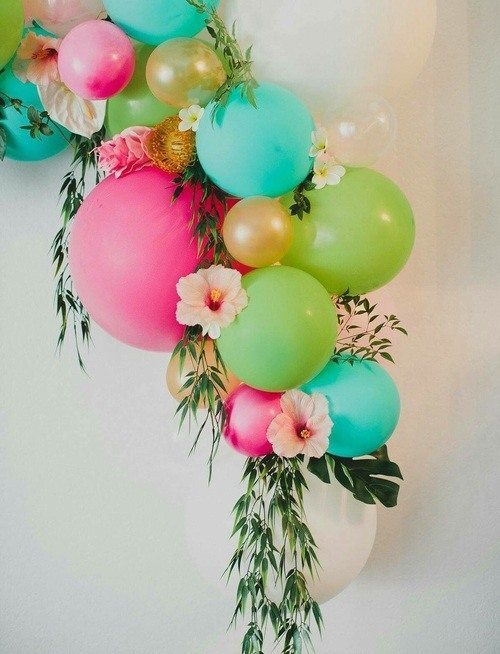 Attached flowers with balloons decorations