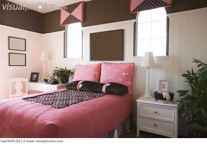 Girls room decoration brown grown up style