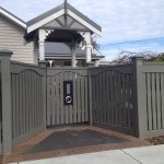 picket fence with flat top