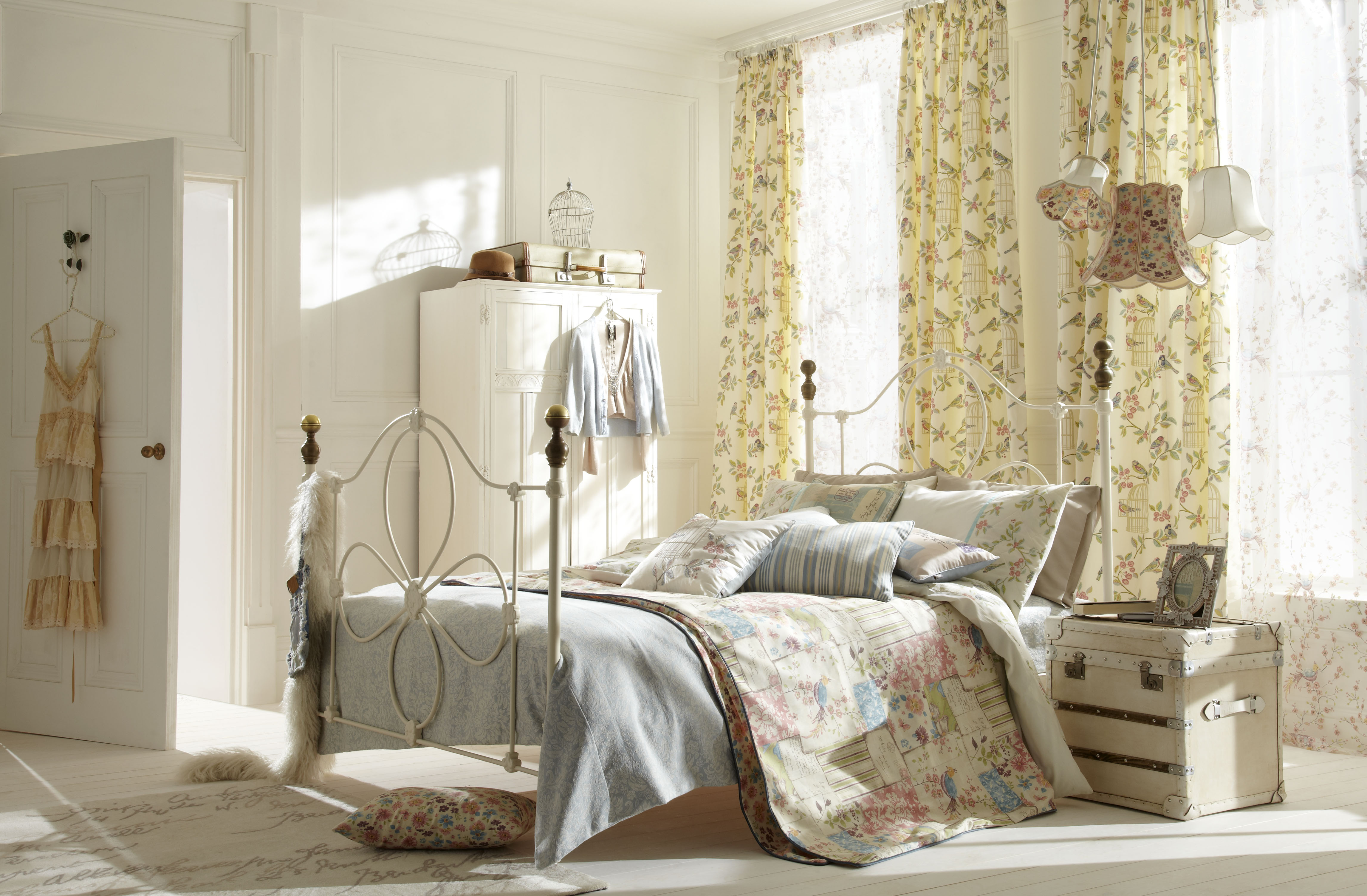 Beautiful-Shabby-Chic-Bedroom-Curtains-With-Shabby-Chic-Bedrooms