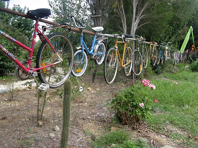 Privacy Fence Ideas-Fences made of bicycle