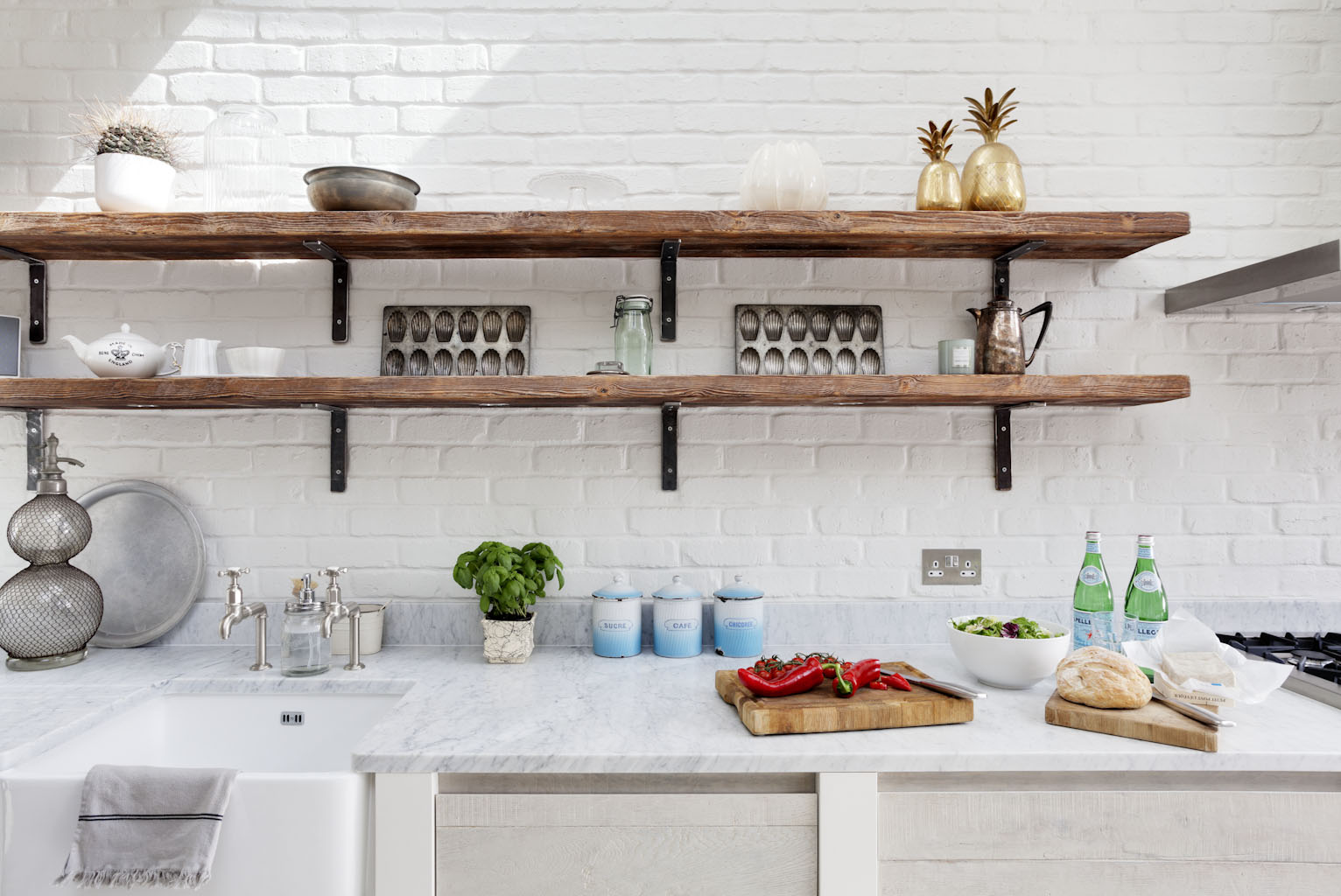 Rustic Kitchen Cabinets - Shelved kitchen